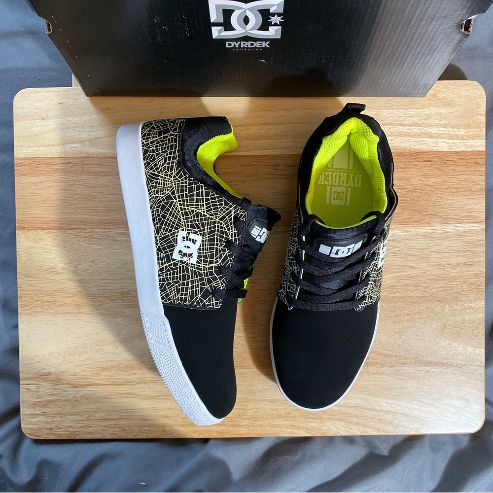 DC skateboarding shoes